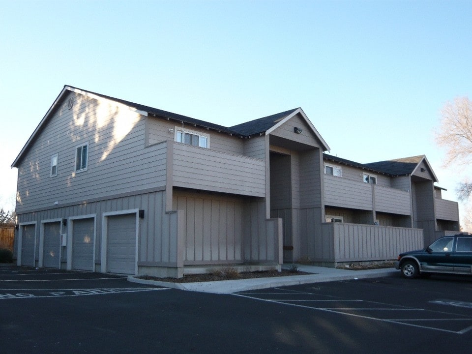 SW Redmond Apartments in Redmond, OR - Building Photo