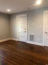 729 E Hunter Ave in Bloomington, IN - Foto de edificio - Building Photo