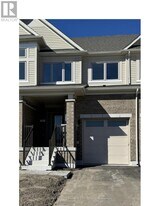 5 Sagewood Ave in Barrie, ON - Building Photo