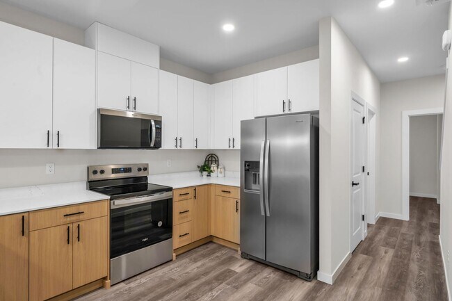 15613 Admiralty Way in Lynnwood, WA - Building Photo - Building Photo