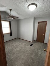 1037 W 17th St in Connersville, IN - Foto de edificio - Building Photo