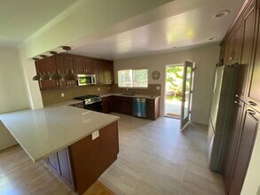 1057 E Main St in Ventura, CA - Building Photo - Building Photo