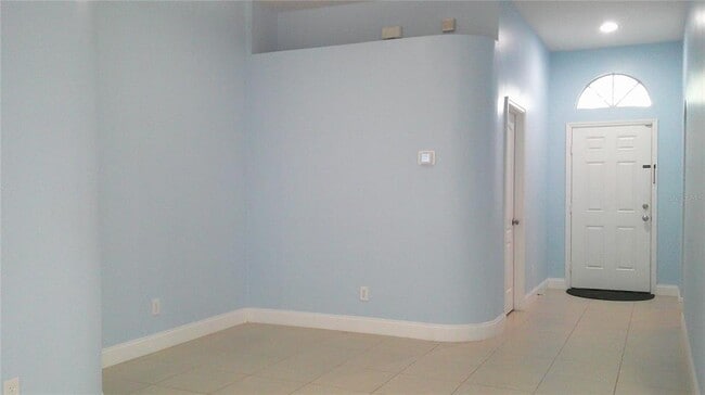 8512 Canterbury Lake Blvd in Tampa, FL - Building Photo - Building Photo