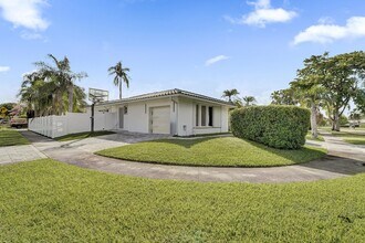 3681 N 54th Ave in Hollywood, FL - Building Photo - Building Photo