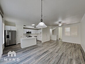 18250 N Cave Creek Rd in Phoenix, AZ - Building Photo - Building Photo