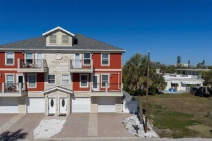114 143rd Ave in Madeira Beach, FL - Building Photo