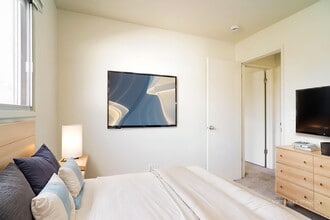 Laurelwood in Portland, OR - Building Photo - Building Photo