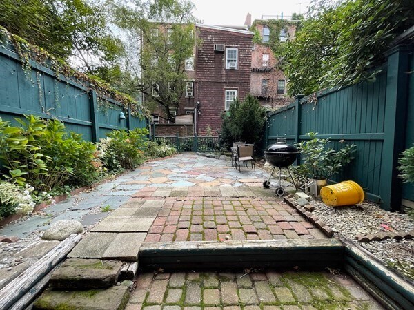 95 W Cedar St in Boston, MA - Building Photo