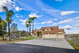 493 Summerhill View in Alpine, CA - Building Photo - Building Photo