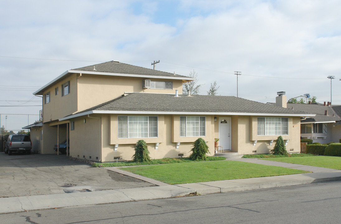 1245 Manchester Dr in Santa Clara, CA - Building Photo