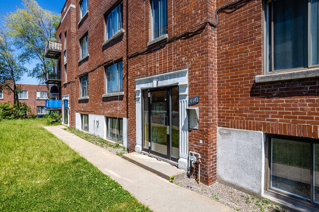 4641-4651 Barclay Av in Montréal, QC - Building Photo - Building Photo