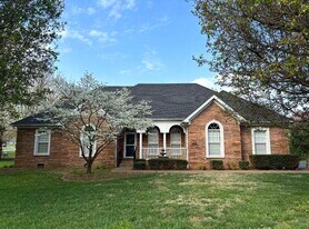 1507 Cross Breeze Ct in Bowling Green, KY - Building Photo