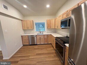 39977 Peacock Cir in Paeonian Springs, VA - Building Photo - Building Photo