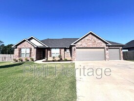 557 Rossi St in Springdale, AR - Building Photo