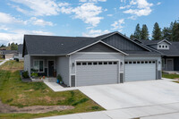 Maplewood Villas in Post Falls, ID - Building Photo - Building Photo