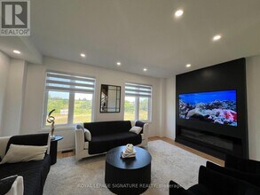 72 Waterside Wy in Whitby, ON - Building Photo - Building Photo