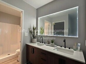 345 N Melrose Dr in Vista, CA - Building Photo - Building Photo