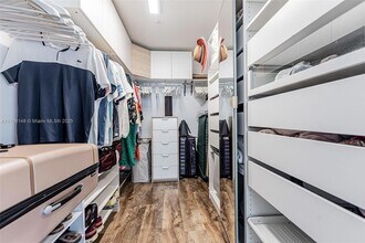 133 NE 2nd Ave, Unit 1208 in Miami, FL - Building Photo - Building Photo