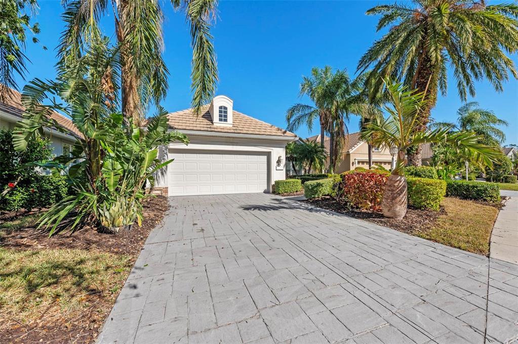 6639 Pebble Beach Way in Lakewood Ranch, FL - Building Photo