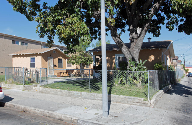 El Pueblo Apartments in Huntington Park, CA - Building Photo - Building Photo