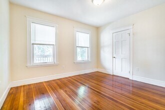 373 Centre St, Unit 3 in Boston, MA - Building Photo - Building Photo