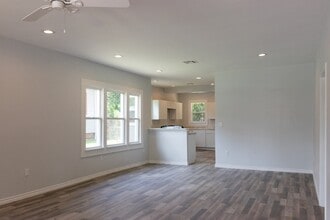 1319 NE 15th St in Oklahoma City, OK - Foto de edificio - Building Photo