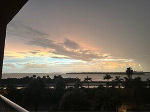 7430 Sunshine Skyway Ln S in St. Petersburg, FL - Building Photo - Building Photo