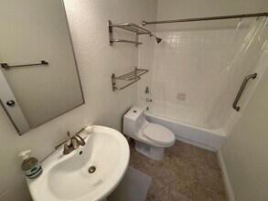 520 Elm Dr in Las Vegas, NV - Building Photo - Building Photo