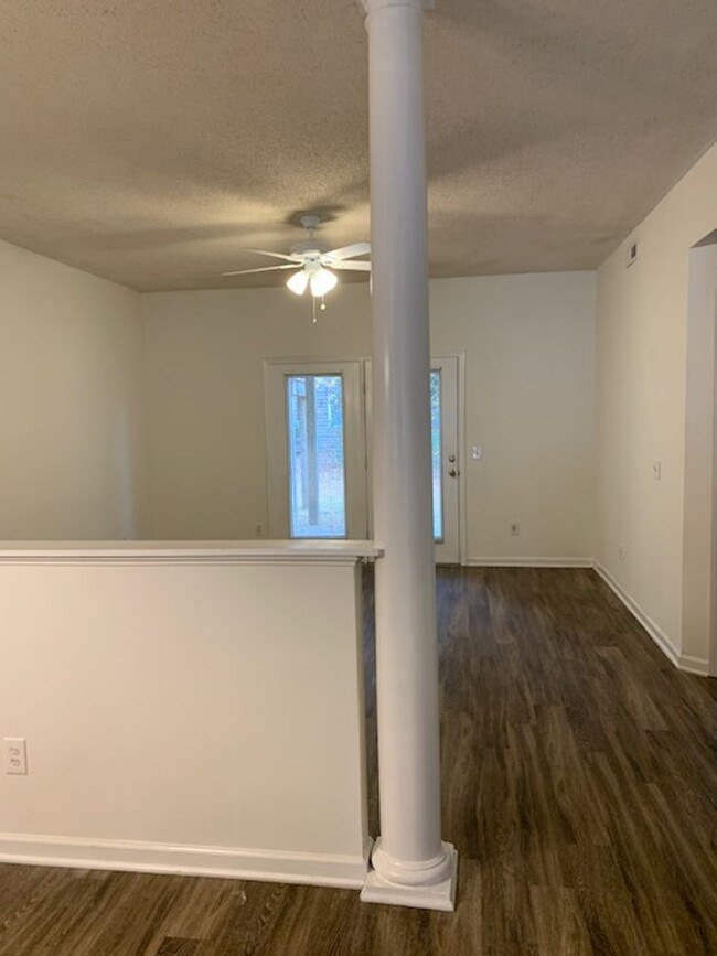 4616M McClelland Dr in Wilmington, NC - Foto de edificio - Building Photo