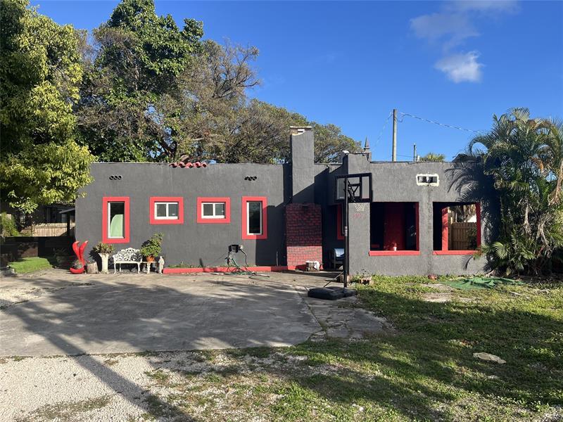 597 NW 69th St in Miami, FL - Building Photo