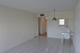 220 SW 9th Ave in Hallandale Beach, FL - Building Photo - Building Photo