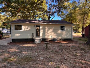 1813 Blain St in High Point, NC - Foto de edificio - Building Photo