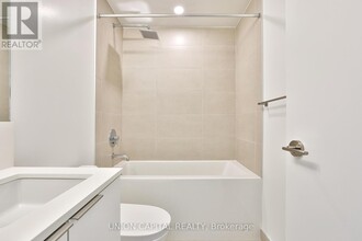 8-2608 Wellesley St W in Toronto, ON - Building Photo - Building Photo