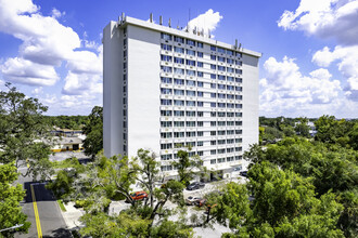 Hillcrest Hampton House in Orlando, FL - Foto de edificio - Building Photo