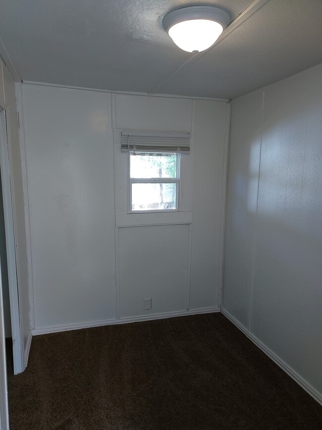 property at 826 Queens Dr
