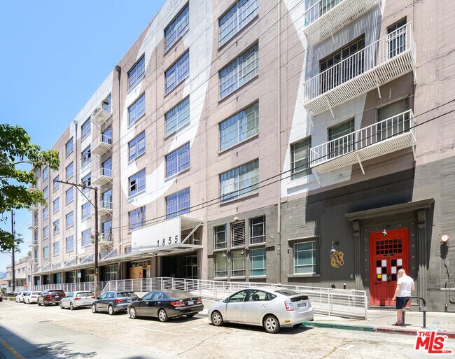 1855 Industrial St in Los Angeles, CA - Foto de edificio - Building Photo
