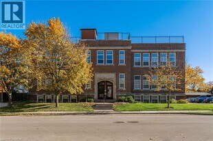 35 Alexandra Ave in Waterloo, ON - Building Photo