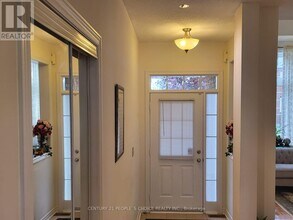 5658 Freshwater Dr in Mississauga, ON - Building Photo - Building Photo
