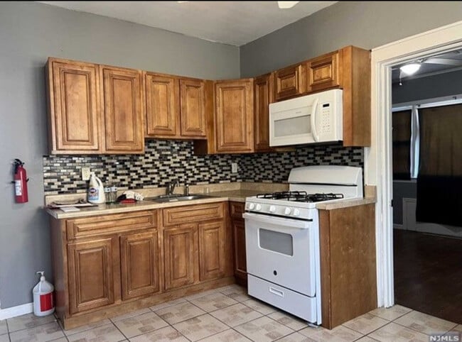 234 Wallington Ave, Unit 234 Wallington Ave Unit # in Wallington, NJ - Building Photo - Building Photo