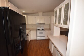 10007 Elderberry Park Ln in Tomball, TX - Building Photo - Building Photo