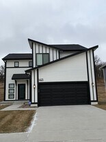 1493 S King's Grv Ave in West Des Moines, IA - Building Photo