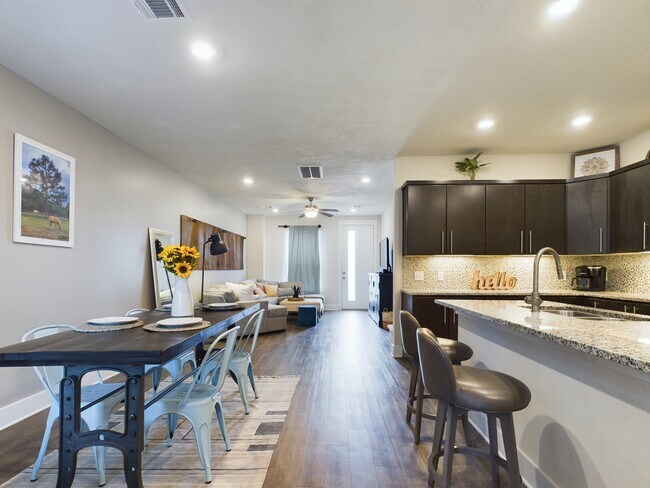 428 William D. Fitch Pkwy in College Station, TX - Building Photo - Building Photo