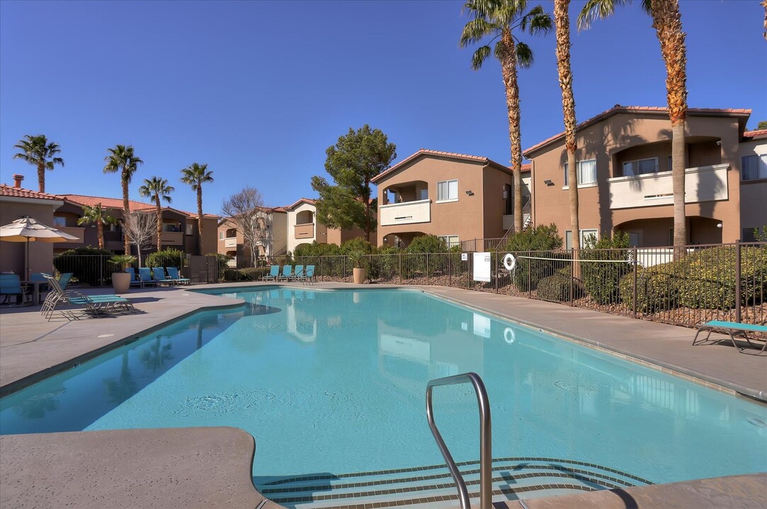 Villas at Sunrise Mountain in Las Vegas, NV - Foto de edificio