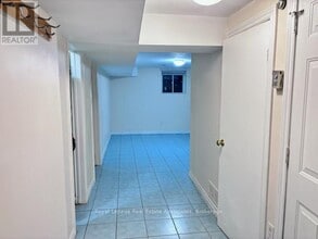 130 Kingswood Dr in Brampton, ON - Building Photo - Building Photo