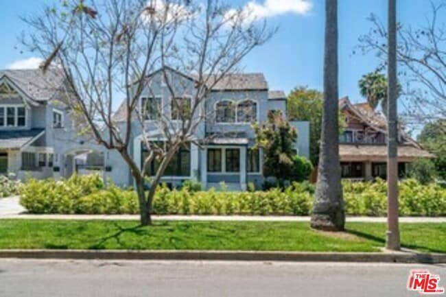 property at 4308 Victoria Park Dr