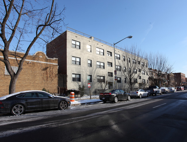 1520 Independence Ave SE in Washington, DC - Foto de edificio - Building Photo