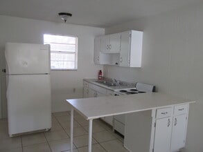 309 Charles St, Unit B in Port Orange, FL - Building Photo - Building Photo