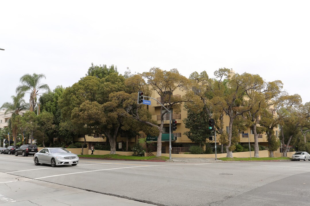 The Courtyard Apartments in Los Angeles, CA - Building Photo