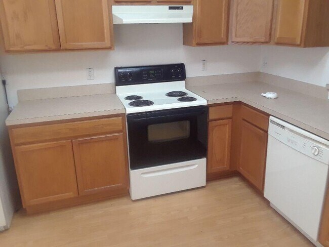 611 N West St in Bushnell, FL - Building Photo - Building Photo