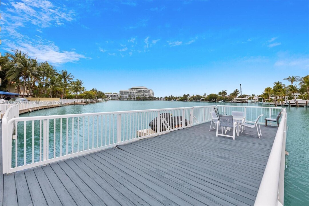 4720 Pine Tree Dr in Miami Beach, FL - Building Photo